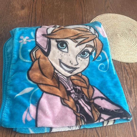 Disney Girls Frozen Fleece Blanket Size 34.5” X 47” - Picture 6 of 10